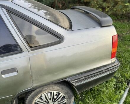 Серый Опель Кадет, объемом двигателя 1.5 л и пробегом 250 тыс. км за 500 $, фото 4 на Automoto.ua