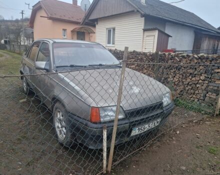 Серый Опель Кадет, объемом двигателя 0 л и пробегом 100 тыс. км за 300 $, фото 7 на Automoto.ua