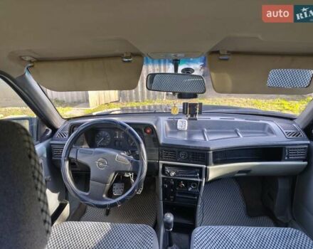 Сірий Опель Кадет, об'ємом двигуна 1.6 л та пробігом 348 тис. км за 1300 $, фото 2 на Automoto.ua