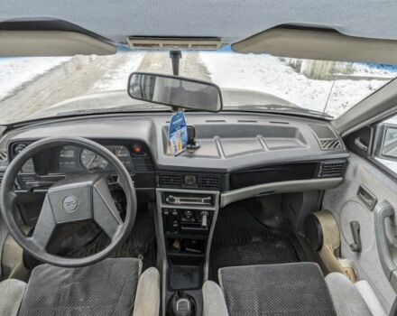 Сірий Опель Кадет, об'ємом двигуна 1.6 л та пробігом 400 тис. км за 946 $, фото 5 на Automoto.ua