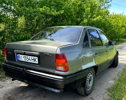 Серый Опель Кадет, объемом двигателя 1.6 л и пробегом 200 тыс. км за 750 $, фото 2 на Automoto.ua