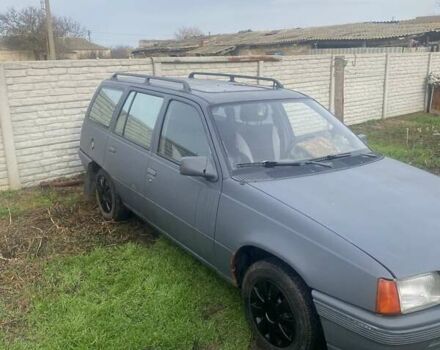 Серый Опель Кадет, объемом двигателя 1.6 л и пробегом 200 тыс. км за 519 $, фото 2 на Automoto.ua