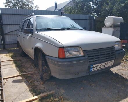 Серый Опель Кадет, объемом двигателя 1.8 л и пробегом 200 тыс. км за 600 $, фото 2 на Automoto.ua