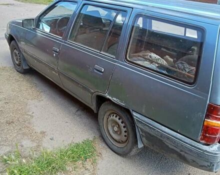 Серый Опель Кадет, объемом двигателя 1.6 л и пробегом 52 тыс. км за 1100 $, фото 3 на Automoto.ua