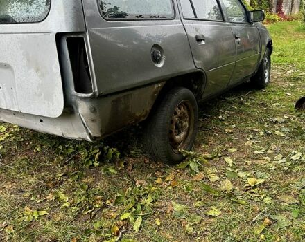 Сірий Опель Кадет, об'ємом двигуна 1.6 л та пробігом 111 тис. км за 350 $, фото 1 на Automoto.ua