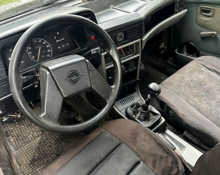 Сірий Опель Кадет, об'ємом двигуна 1.6 л та пробігом 111 тис. км за 350 $, фото 4 на Automoto.ua