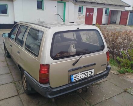 Серый Опель Кадет, объемом двигателя 1.6 л и пробегом 386 тыс. км за 950 $, фото 3 на Automoto.ua