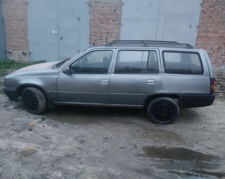 Серый Опель Кадет, объемом двигателя 1.6 л и пробегом 256 тыс. км за 650 $, фото 1 на Automoto.ua