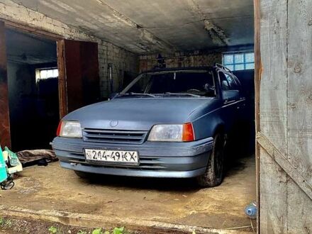 Серый Опель Кадет, объемом двигателя 1.6 л и пробегом 200 тыс. км за 519 $, фото 1 на Automoto.ua