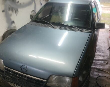 Серый Опель Кадет, объемом двигателя 1.6 л и пробегом 300 тыс. км за 355 $, фото 1 на Automoto.ua