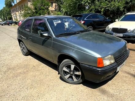 Серый Опель Кадет, объемом двигателя 1.6 л и пробегом 250 тыс. км за 1200 $, фото 1 на Automoto.ua