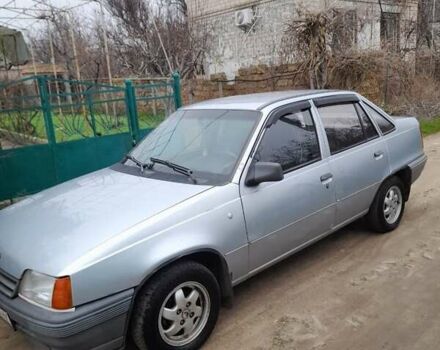 Серый Опель Кадет, объемом двигателя 1.6 л и пробегом 400 тыс. км за 1600 $, фото 1 на Automoto.ua