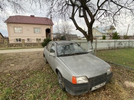 Серый Опель Кадет, объемом двигателя 1.3 л и пробегом 320 тыс. км за 650 $, фото 1 на Automoto.ua