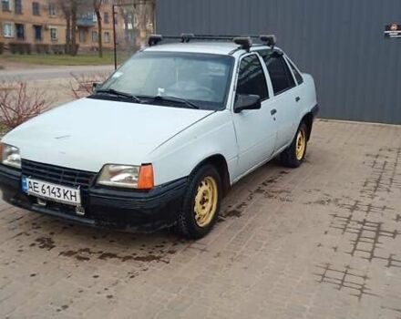 Серый Опель Кадет, объемом двигателя 1.6 л и пробегом 222 тыс. км за 1300 $, фото 1 на Automoto.ua