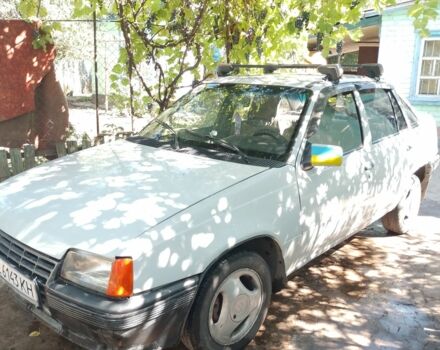 Сірий Опель Кадет, об'ємом двигуна 1.6 л та пробігом 234 тис. км за 800 $, фото 1 на Automoto.ua