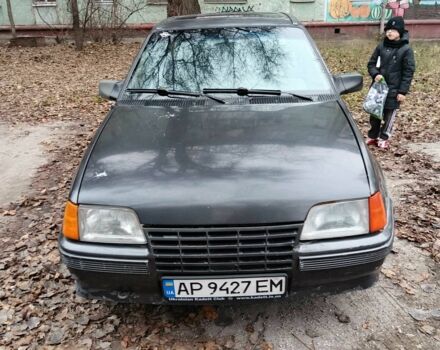 Серый Опель Кадет, объемом двигателя 1.6 л и пробегом 300 тыс. км за 474 $, фото 1 на Automoto.ua