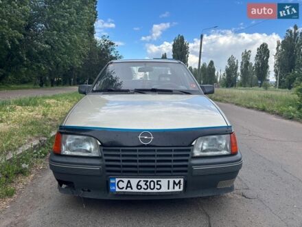Серый Опель Кадет, объемом двигателя 1.6 л и пробегом 155 тыс. км за 1600 $, фото 1 на Automoto.ua