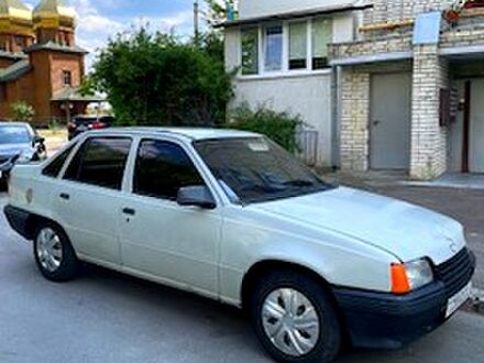 Серый Опель Кадет, объемом двигателя 1.3 л и пробегом 100 тыс. км за 950 $, фото 1 на Automoto.ua