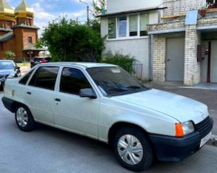 Серый Опель Кадет, объемом двигателя 1.3 л и пробегом 100 тыс. км за 950 $, фото 1 на Automoto.ua