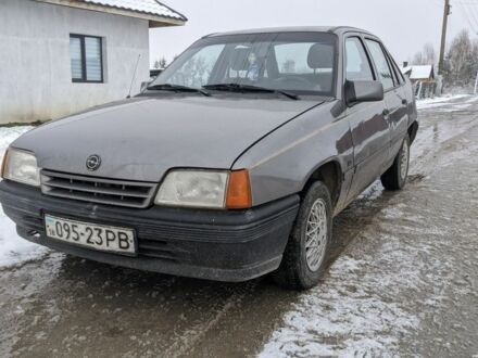 Сірий Опель Кадет, об'ємом двигуна 1.6 л та пробігом 400 тис. км за 946 $, фото 1 на Automoto.ua