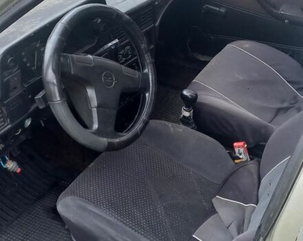 Серый Опель Кадет, объемом двигателя 1.3 л и пробегом 838 тыс. км за 450 $, фото 1 на Automoto.ua
