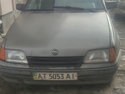 Сірий Опель Кадет, об'ємом двигуна 2 л та пробігом 300 тис. км за 500 $, фото 1 на Automoto.ua