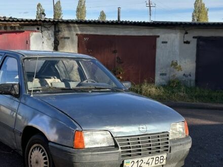 Серый Опель Кадет, объемом двигателя 1.3 л и пробегом 100 тыс. км за 345 $, фото 1 на Automoto.ua