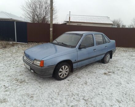 Серый Опель Кадет, объемом двигателя 1.6 л и пробегом 96 тыс. км за 1100 $, фото 1 на Automoto.ua