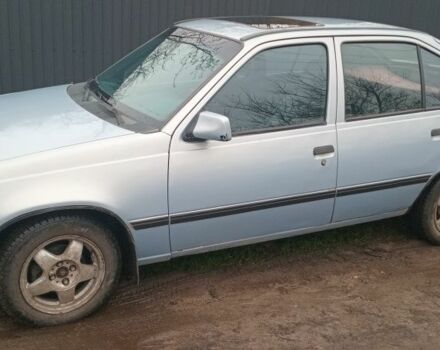 Серый Опель Кадет, объемом двигателя 1.4 л и пробегом 400 тыс. км за 1100 $, фото 1 на Automoto.ua