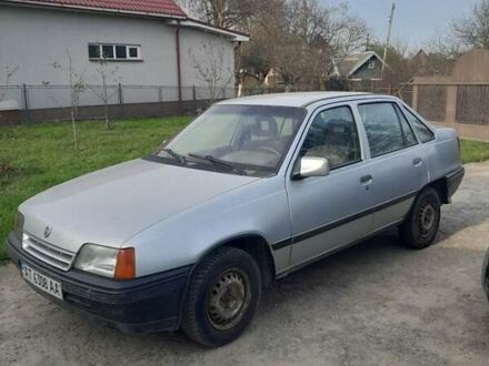 Сірий Опель Кадет, об'ємом двигуна 1.6 л та пробігом 400 тис. км за 750 $, фото 1 на Automoto.ua