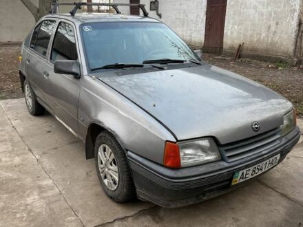 Серый Опель Кадет, объемом двигателя 1.4 л и пробегом 190 тыс. км за 881 $, фото 1 на Automoto.ua