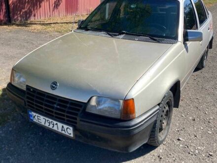 Опель Кадет 1991 у Павлограде на Automoto.ua Сірий Опель Кадет, об'ємом двигуна 1.4 л та пробігом 200 тис. км за 898 $, фото 1 на Automoto.ua