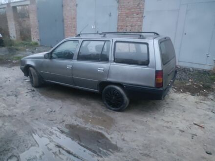 Серый Опель Кадет, объемом двигателя 1.6 л и пробегом 256 тыс. км за 650 $, фото 1 на Automoto.ua