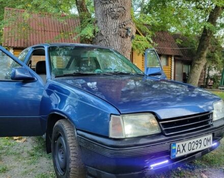 Синий Опель Кадет, объемом двигателя 1.4 л и пробегом 399 тыс. км за 1100 $, фото 2 на Automoto.ua