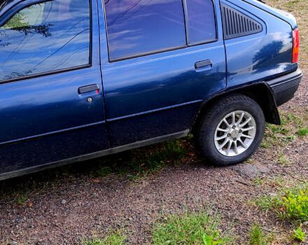 Синий Опель Кадет, объемом двигателя 1.4 л и пробегом 0 тыс. км за 800 $, фото 2 на Automoto.ua