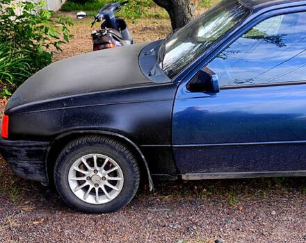 Синий Опель Кадет, объемом двигателя 1.4 л и пробегом 0 тыс. км за 800 $, фото 1 на Automoto.ua
