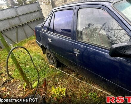 Синий Опель Кадет, объемом двигателя 1.3 л и пробегом 300 тыс. км за 1000 $, фото 4 на Automoto.ua