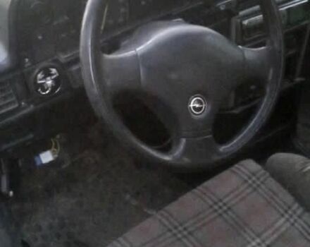 Синий Опель Кадет, объемом двигателя 1 л и пробегом 213 тыс. км за 544 $, фото 4 на Automoto.ua