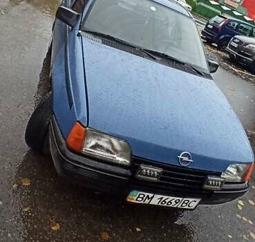 Синий Опель Кадет, объемом двигателя 1.35 л и пробегом 196 тыс. км за 850 $, фото 1 на Automoto.ua