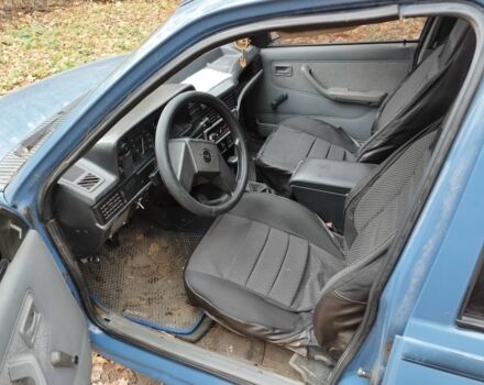 Синий Опель Кадет, объемом двигателя 1.3 л и пробегом 1 тыс. км за 714 $, фото 4 на Automoto.ua