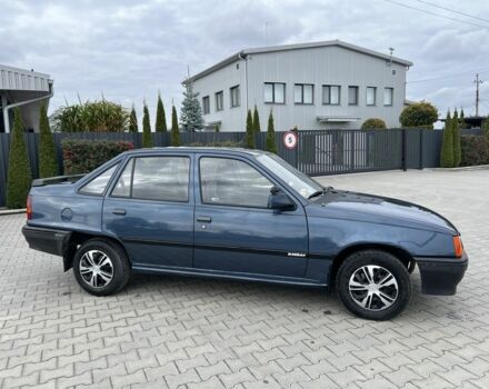 Синий Опель Кадет, объемом двигателя 1.6 л и пробегом 220 тыс. км за 950 $, фото 1 на Automoto.ua