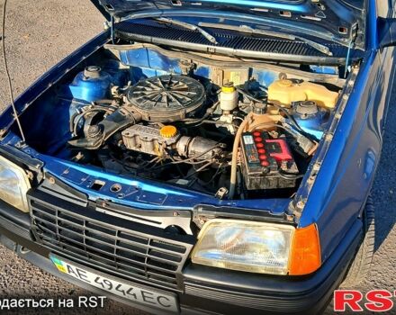 Синий Опель Кадет, объемом двигателя 1.3 л и пробегом 174 тыс. км за 760 $, фото 7 на Automoto.ua