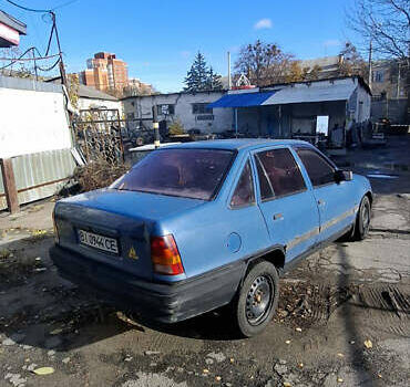 Синий Опель Кадет, объемом двигателя 1.3 л и пробегом 158 тыс. км за 550 $, фото 2 на Automoto.ua