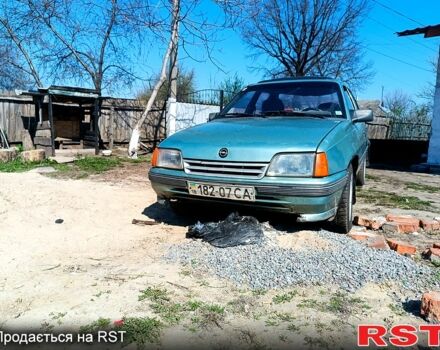 Синий Опель Кадет, объемом двигателя 16 л и пробегом 150 тыс. км за 650 $, фото 1 на Automoto.ua