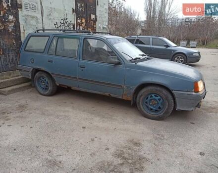 Синий Опель Кадет, объемом двигателя 1.3 л и пробегом 223 тыс. км за 1000 $, фото 2 на Automoto.ua