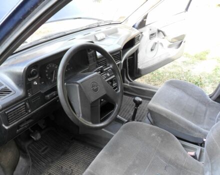 Синій Опель Кадет, об'ємом двигуна 1.6 л та пробігом 100 тис. км за 700 $, фото 4 на Automoto.ua