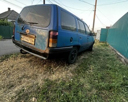 Синий Опель Кадет, объемом двигателя 1.6 л и пробегом 200 тыс. км за 582 $, фото 4 на Automoto.ua