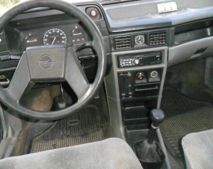 Синій Опель Кадет, об'ємом двигуна 1.6 л та пробігом 100 тис. км за 700 $, фото 5 на Automoto.ua