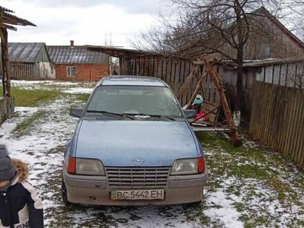 Синий Опель Кадет, объемом двигателя 1.6 л и пробегом 30 тыс. км за 600 $, фото 1 на Automoto.ua