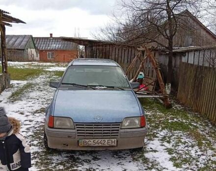 Синий Опель Кадет, объемом двигателя 1.6 л и пробегом 30 тыс. км за 600 $, фото 1 на Automoto.ua